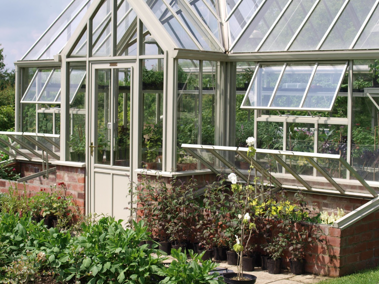 How Much Does It Cost to Have a Greenhouse in the UK?