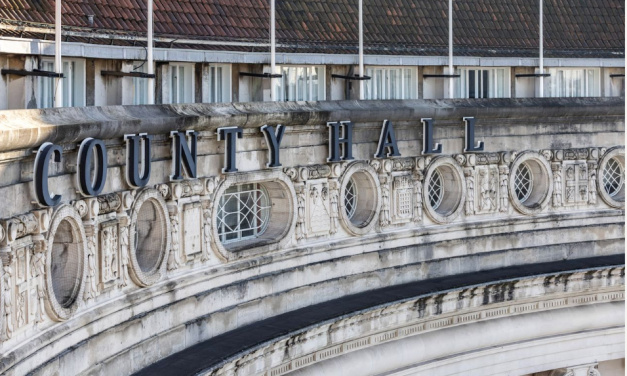 SWA member impresses in County Hall window restoration